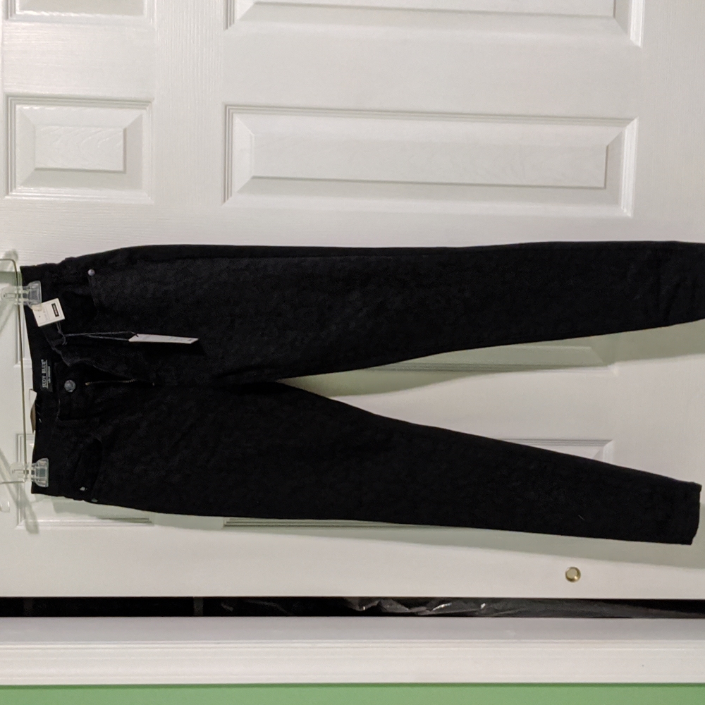 NWT Judy Blue black leopard midrise skinny in size 3